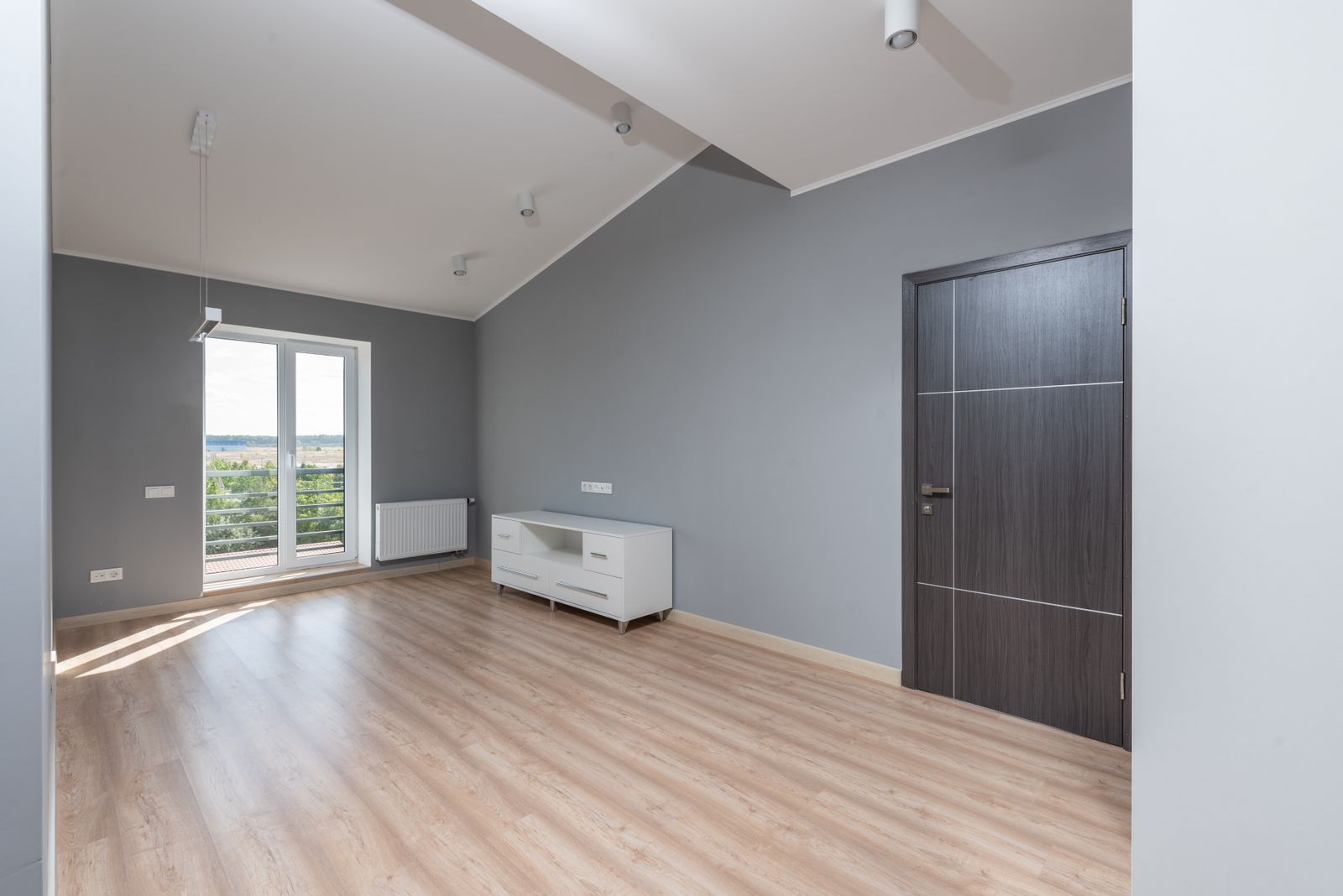 An empty London property cleaned to inventory standard at end of tenancy